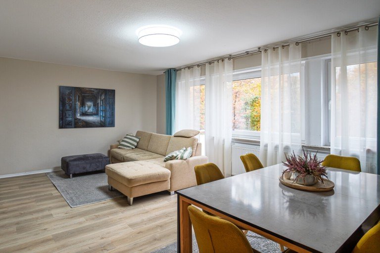 Wohnzimmer Bielefeld Etagenwohnung Top gepflegte, vermietete Eigentumswohnung mit Garage in Bielefeld-Brackwede