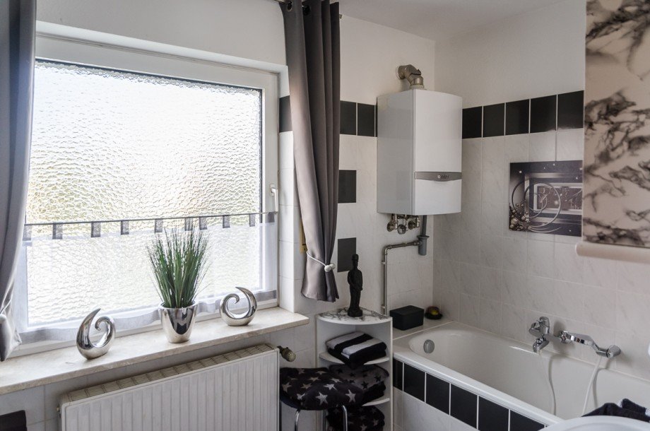 Badezimmer mit DU und Wanne Etagenwohnung G�tersloh