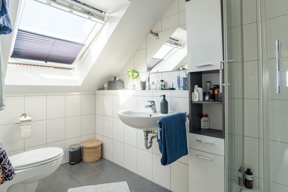 Badezimmer - DG Wohnung Mehrfamilienhaus Bielefeld