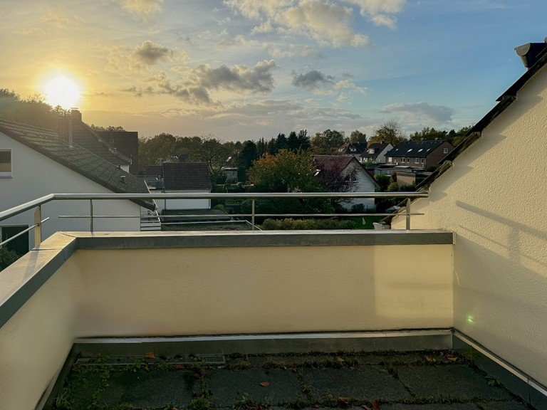 Balkon Bielefeld Dachgeschosswohnung Chance nach Preisanpassung! Gem�tliche Dachgeschosswohnung mit Traumbalkon in Bielefeld - Senne