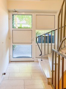 Hauseingangst�r Vermietete EG - Wohnung mit Garage - Top gepflegt mit gro�em Garten in GT-Avenwedde