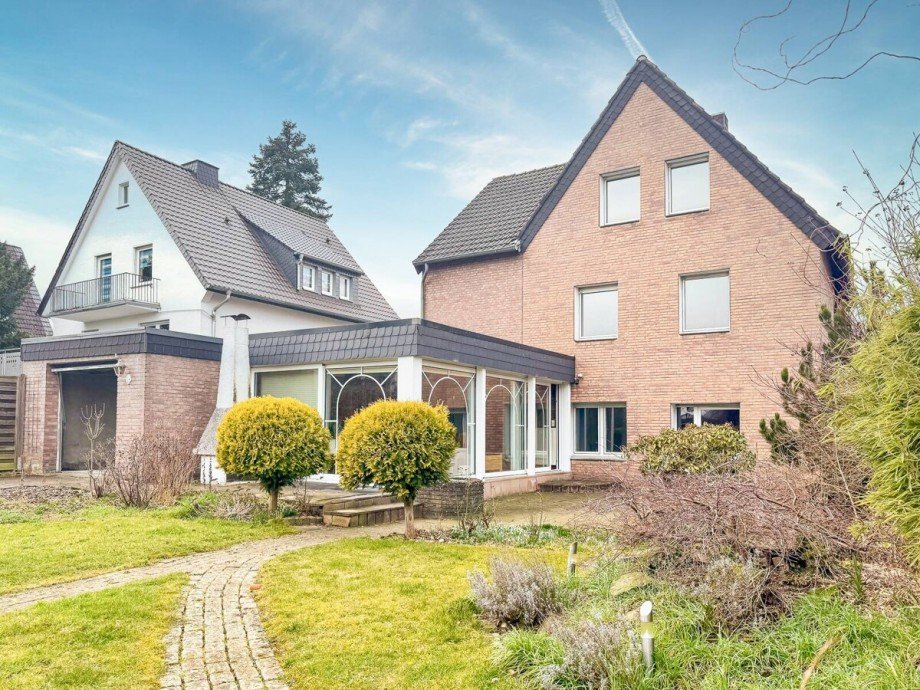 Hausansicht Gartenseite Einfamilienhaus Lage