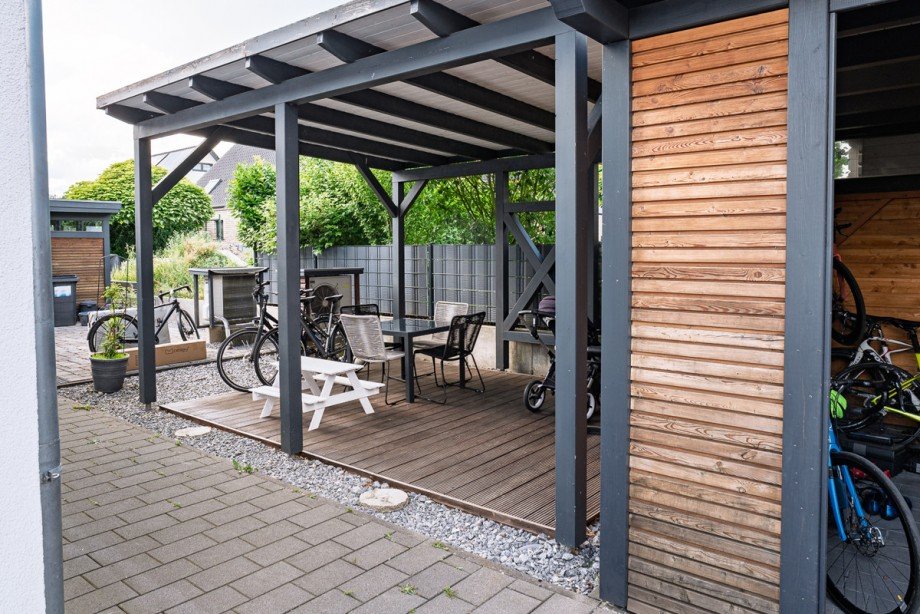 �berdachung vor dem Haus Doppelhaush�lfte Bielefeld