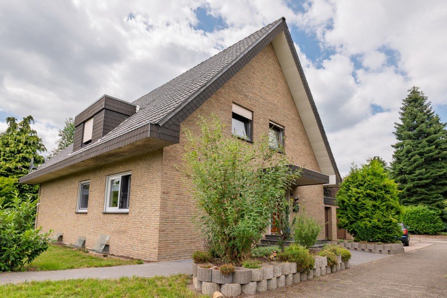 Vorderansicht Zweifamilienhaus Bielefeld