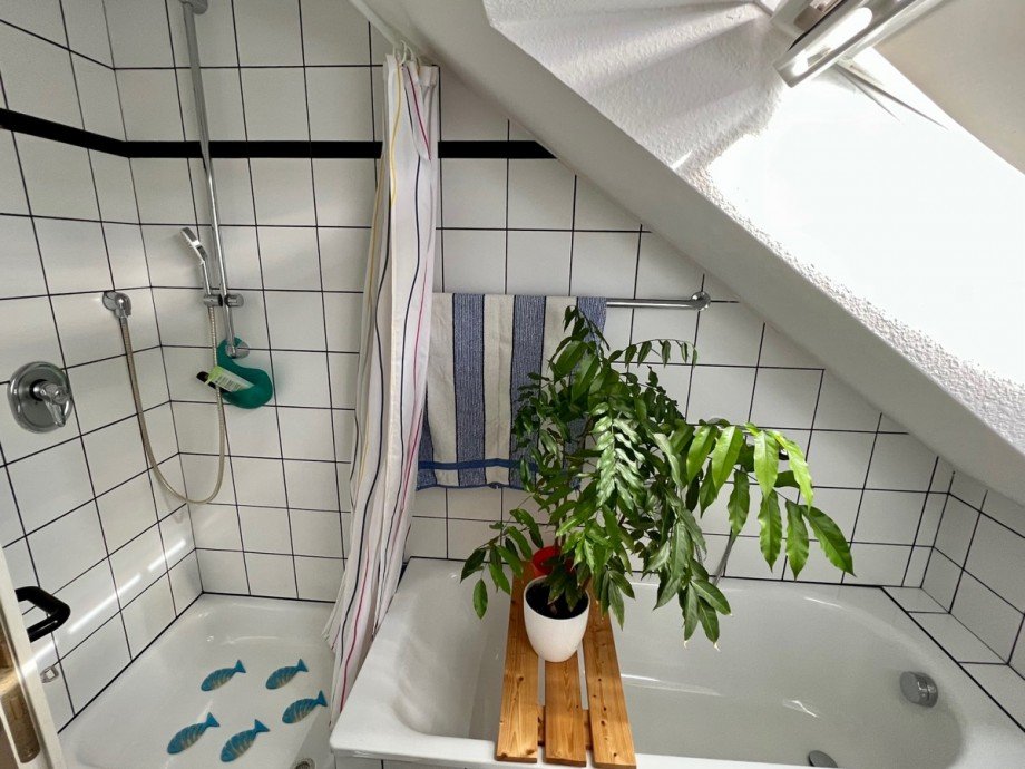 Dusche und Wanne Dachgeschosswohnung Bielefeld