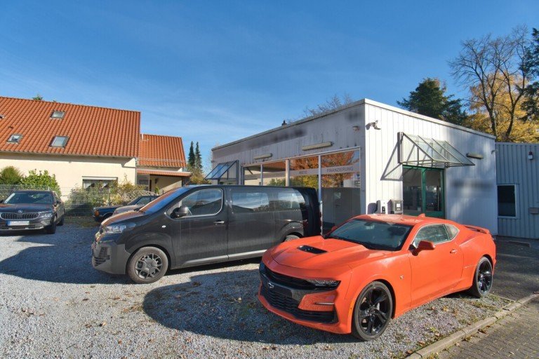 Geb�udeansicht Bielefeld Halle / Lager / Produktion Hochfrequenter Kfz-Verkaufsplatz in Bielefeld sucht erfahrene H�ndler