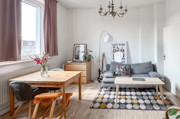 Wohnzimmer Bielefeld Etagenwohnung Stadtwohnung mit Einbauk�che f�r eine Einzelperson - 5min bis zum Jahnplatz in Bielefeld - Mitte