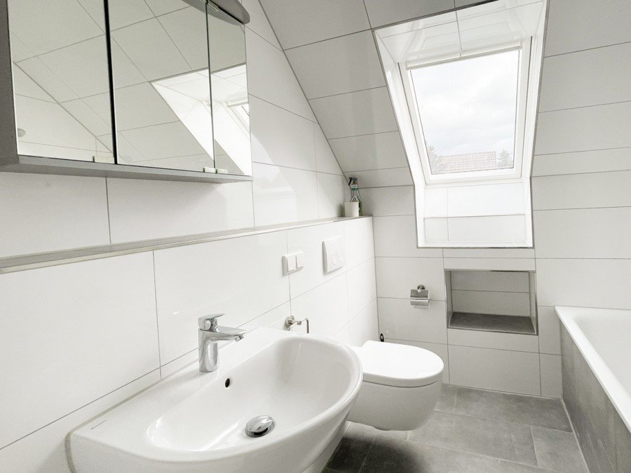Bad Dachgeschosswohnung Leopoldh�he