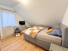 Schlafzimmer Clever investieren: 3-Zi.-DG-Whg. mit Weitblick  (Bj. 1998) - jetzt reduziert!