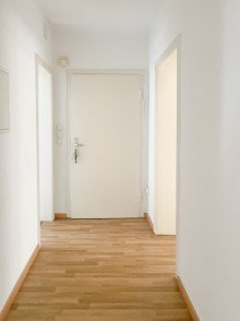 Flur 3 Zimmerwohnung mit Balkonaustritt im Bielefelder Osten