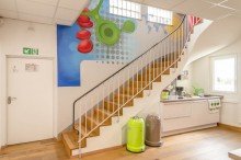 Treppe zum Lager Moderne B�roetage mit Eichenparkett  + 260m� Lagerfl�che mit Lastenaufzug und Parkpl�tzen!