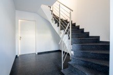 Treppenhaus Ruhig, gr�n, stadtnah: Hochwertiger Erstbezug mit Dachterrasse im Bielefelder Westen