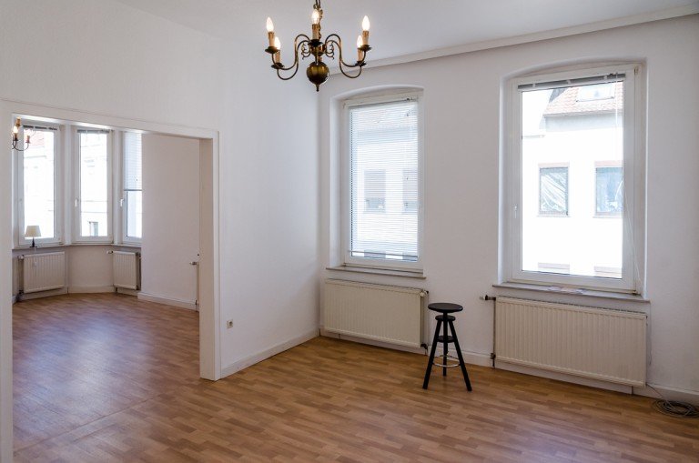 Wohn- und Esszimmer Bielefeld Etagenwohnung Altbauwohnung in Bielefeld - City! F�r 1-2 Personen - Neue Einbauk�che - 5 min Fu�weg zum Jahnplatz
