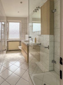 Badezimmer Heller Wohntraum mit Balkon, Einbauk�che und Garage in Bielefeld - Brackwede