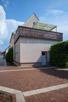 Gartenseite Stilvolles Einfamilienhaus mit 2 Garagen, neuer Gasheizung und  TOP Einbauk�che in BI-Brackwede