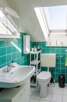 Badezimmer Idyllische 2 Zimmer- 1 Jahr Mietlaufzeit - Dachgeschosswohnung, Bielefelder Westen N�he Universit�t