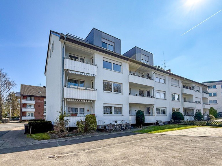 R�ckansicht Bielefeld / Gellershagen Etagenwohnung 4-Zimmer-Wohnung mit Balkon u. Garage N�he Meierteich - Vermietet