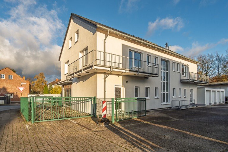 Hausansicht Bielefeld Etagenwohnung Gepflegte Wohnung f�r 1-2 Personen - EBK Balkon - Garage - in der Vogelsiedlung - Bielefeld - Ost