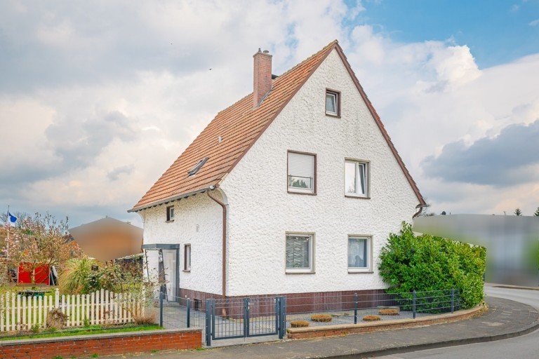 Hausansicht neu G�tersloh Einfamilienhaus Familienfreundliches Einfamilienhaus auf gro�em Grundst�ck mit Garage und Carport in GT-Blankenhagen