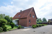 Au�enansicht vorne 1 - 2 Familienhaus nahe Freibad Herford-Elverdissen mit Potenzial