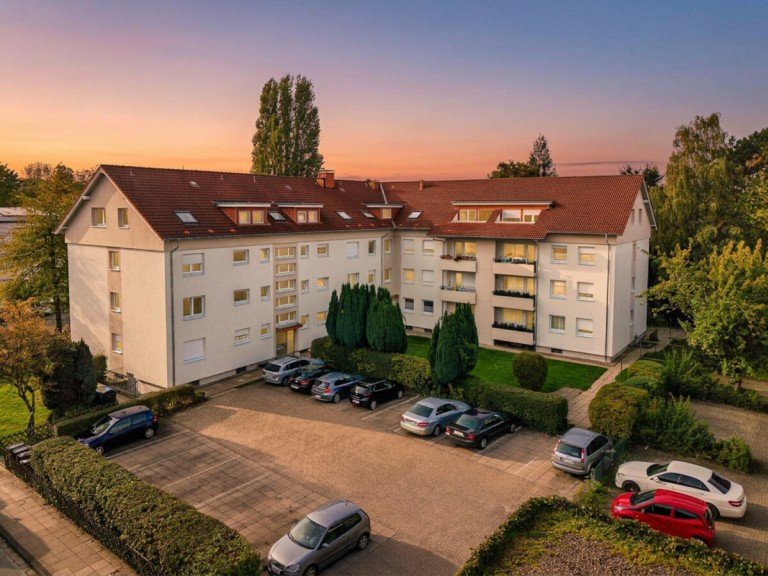 Au�enansicht Bielefeld Etagenwohnung Bezugsfreie 4-Zimmer-Wohnung mit Balkon in modernisiertem Mehrfamilienhaus