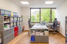 B�ro 5 Moderne B�roetage mit Eichenparkett  + 260m� Lagerfl�che mit Lastenaufzug und Parkpl�tzen!