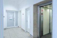 Etagenflur - Aufzug City-Office am Adenauerplatz - 223 m� ruhige B�rofl�che - Aufzug vorhanden****