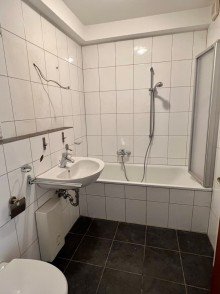 Badezimmer Renovierte EG - Wohnung  mit Balkon + Option auf Hausmeisterjob - n�he  IKEA in BI - Brackwede