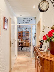 Flur Vermietete EG - Wohnung mit Garage - Top gepflegt mit gro�em Garten in GT-Avenwedde