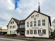 Stra�enseite Vis � vis des Johannes-Krankenhaus! 
2 Mehrfamilienh�user + entwicklungsf�higes Kirchengeb�ude