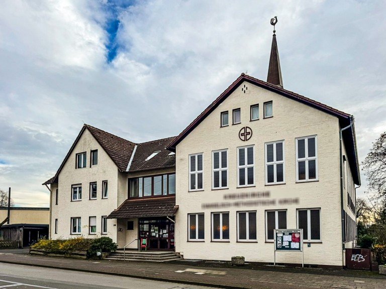 Stra�enseite Bielefeld Wohn- / Gesch�ftshaus Vis � vis des Johannes-Krankenhaus! 2 Mehrfamilienh�user + entwicklungsf�higes Kirchengeb�ude