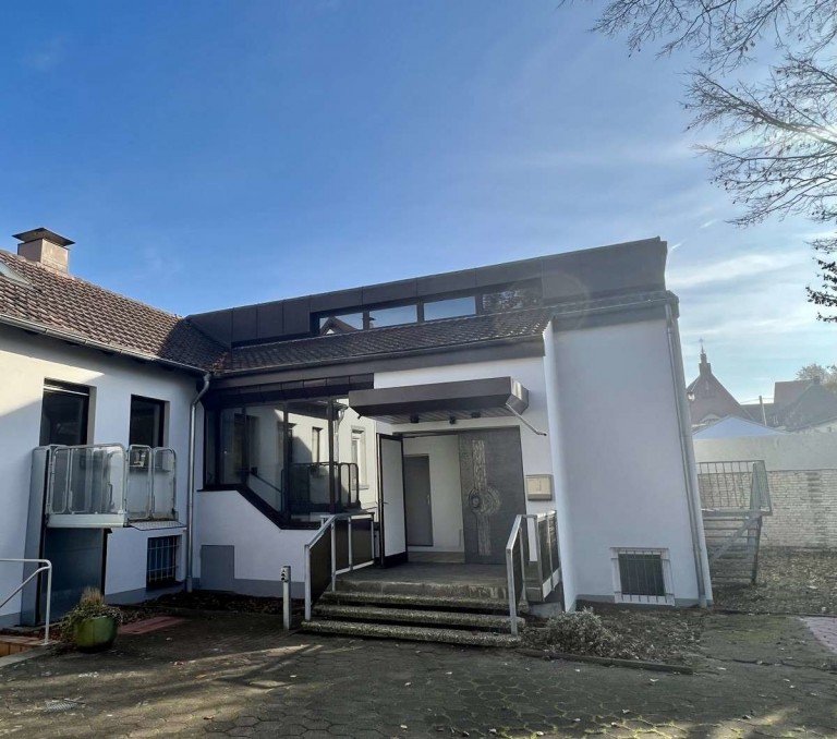 Aussenansicht Bielefeld Praxis Praxis oder Schulungsgeb�ude mit Parkpl�tzen n�he Dr. Oetker BI-Mitte
