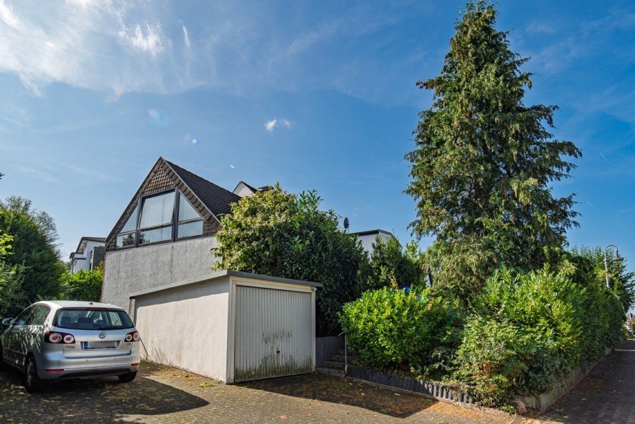 Nordseite - Garage Zweifamilienhaus Oerlinghausen