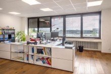 B�ro 6 Moderne B�roetage mit Eichenparkett  + 260m� Lagerfl�che mit Lastenaufzug und Parkpl�tzen!