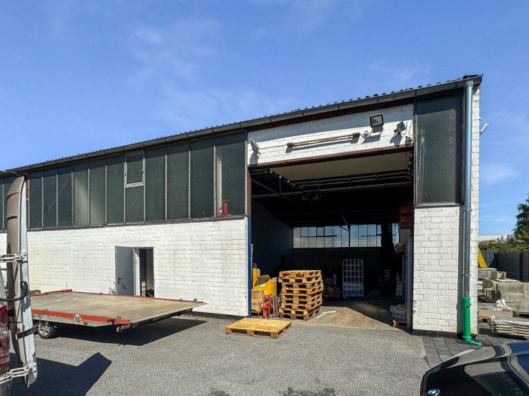 Halle Aussenansicht 2 Bielefeld Halle / Lager / Produktion Gewerbehalle mit ebenerdiger Andienung im Bielefelder S�den