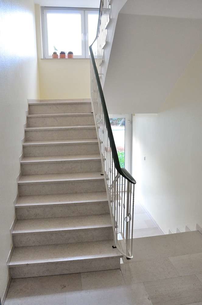 Gepflegtes Treppenhaus Dachgeschosswohnung Bielefeld