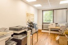 B�ro 2 Moderne B�roetage mit Eichenparkett  + 260m� Lagerfl�che mit Lastenaufzug und Parkpl�tzen!
