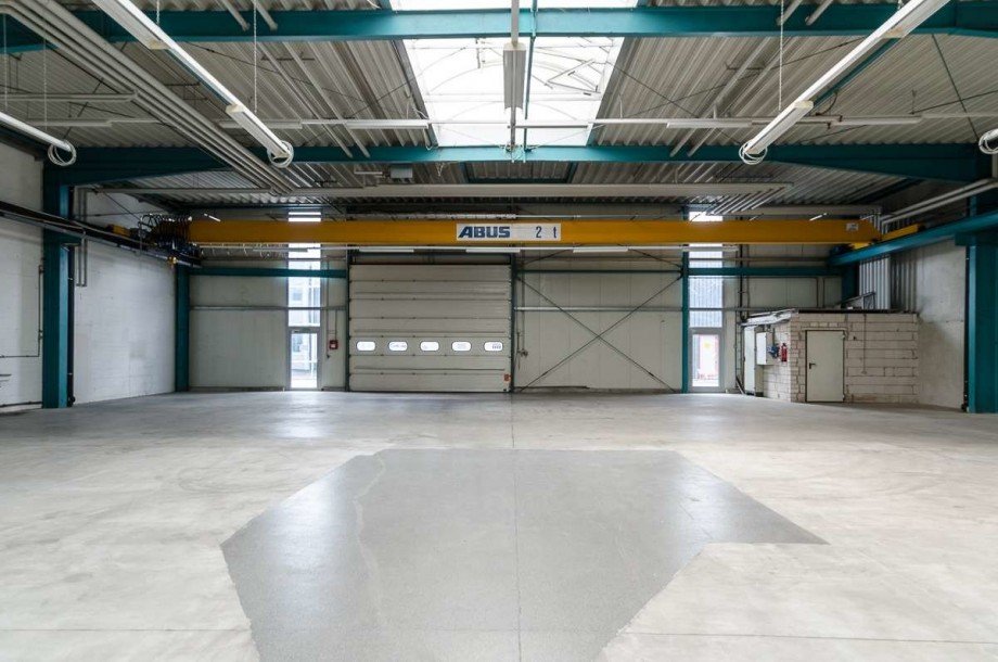 Torzufahrt mit Kranbahn gro�e Halle / Lager / Produktion Bielefeld