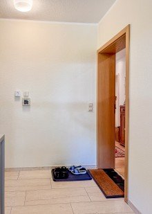 Hausflur Vermietete EG - Wohnung mit Garage - Top gepflegt mit gro�em Garten in GT-Avenwedde