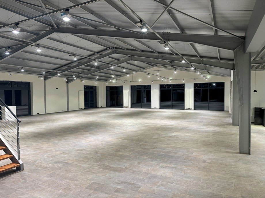 Ausstellung bei Nacht Einzelhandel Enger