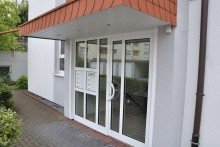 Hauseingang Singleappartement mit Balkon Bj. 2000  - N�he Brackwede Kirche