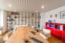 Besprechungsraum Moderne B�roetage mit Eichenparkett  + 260m� Lagerfl�che mit Lastenaufzug und Parkpl�tzen!