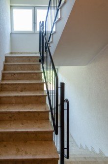 Treppenhaus Charmantes City-Appartement, TG-Stellplatz, 1.OG mit S�dbalkon am Nordpark/Meierteich - Bezugsfrei!