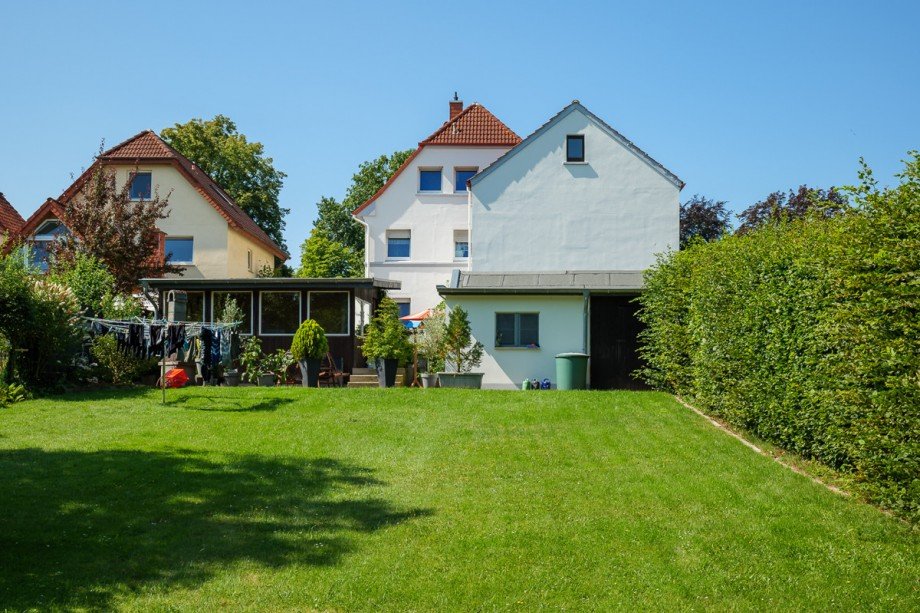 Garten - Geb�uder�ckseite Mehrfamilienhaus Lage