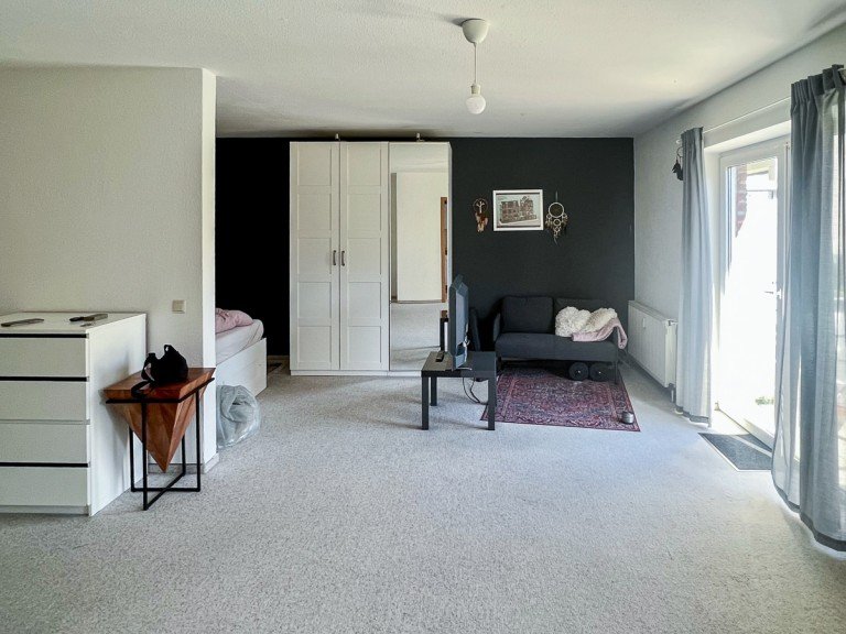 Wohnraum - Balkont�r Bielefeld Etagenwohnung Charmantes City-Appartement, TG-Stellplatz, 1.OG mit S�dbalkon am Nordpark/Meierteich - Bezugsfrei!