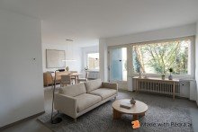 KI- generiert! Wohnzimmer mit Terrassenzugang �rmel hoch in Bielefeld-Babenhausen - Haus mit Top-Aufteilung, g�nstiger Erbpacht und Garage!