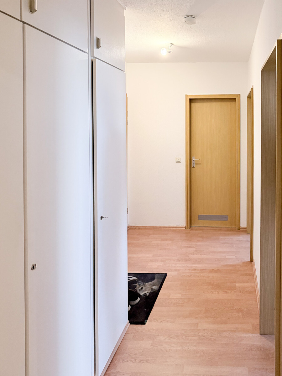 Flur mit Einbauschrank Etagenwohnung Bielefeld / Dornberg