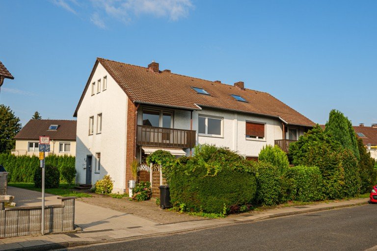 Hausansicht Bielefeld / Heepen Mehrfamilienhaus Investition in guter Lage! 4 Familienhaus n�he Schulzentrum in Bielefeld - Heepen