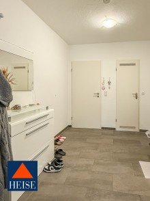 Diele Gro�z�gige 4-Zimmerwohnung mit Balkon in Bielefeld (Hollensiek)