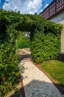 Durchgang Garten Stilvolles Einfamilienhaus mit 2 Garagen, neuer Gasheizung und  TOP Einbauk�che in BI-Brackwede